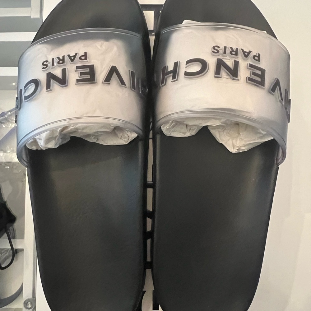 Givenchy Monochrome Logo Slides